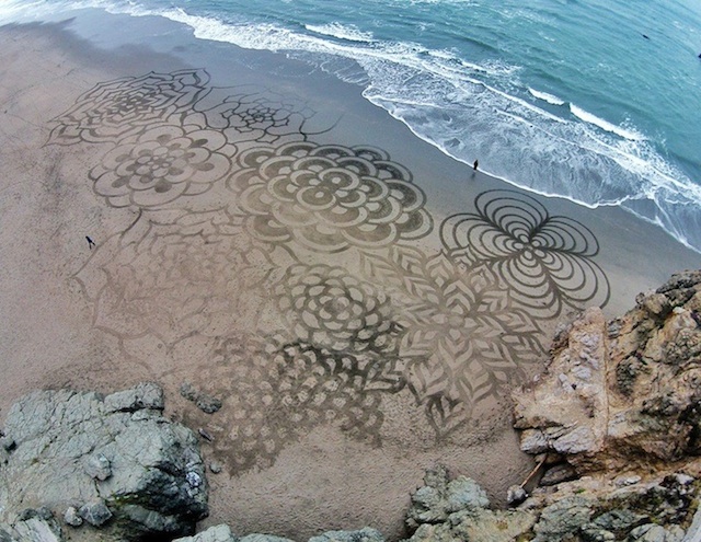Sand-Paintings-by-Andres-Amador