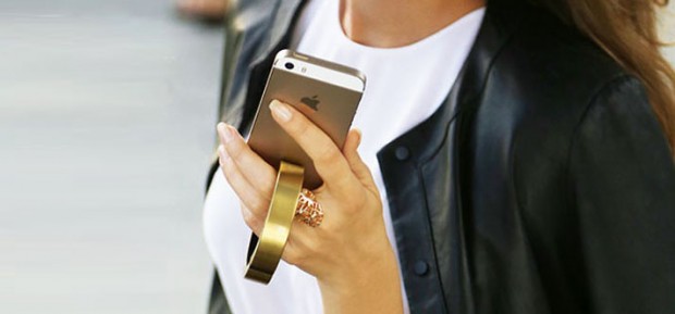 دستبند با قابلیت شارژ تلفن همراه 