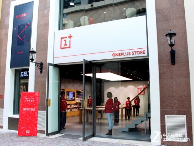 OnePlus-Experience-Store-outside