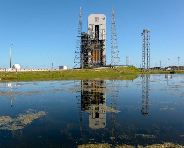 Orion-spacecraft-on-launch-pad-full1-br2