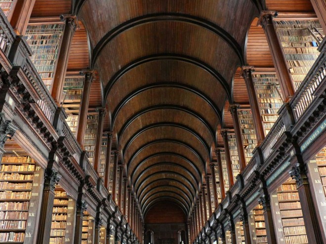 کتابخانه کالج ترینیتی دوبلین در ایرلند
