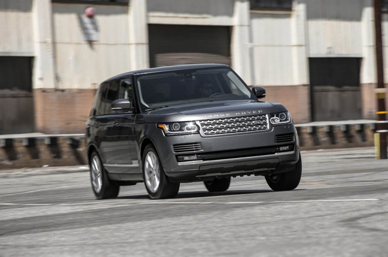 2015-land-rover-range-rover-hse-front-end-in-motion
