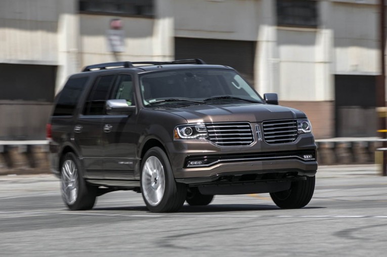 2015-lincoln-navigator-front-three-quarter-in-motion