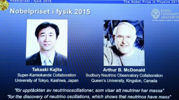  مکدونالد (راست) و کاجیتا به طور مشترک برندگان جایزه نوبل اعلام شدند 