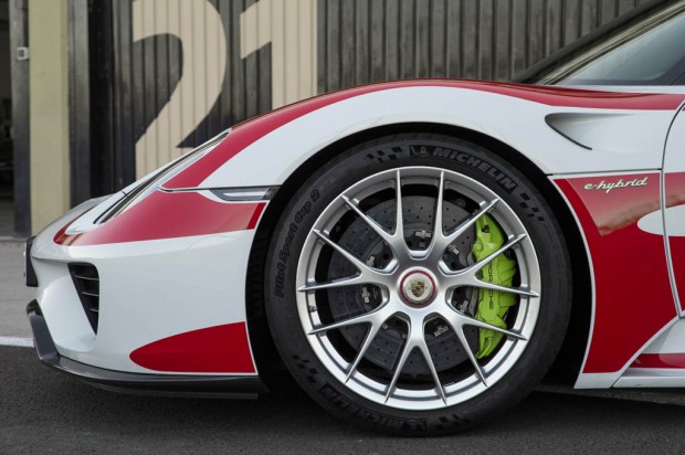 ۰۵-۲۰۱۵-porsche-918-spyder-front-wheels-02
