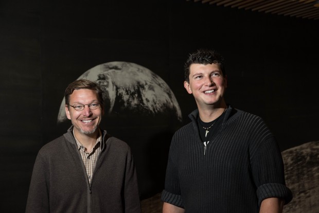  استاد کلتک، مایک براون و استاد همکارش کنستانتین باتیگن در پژوهشی با همکاری یکدیگر، وجود "سیاره ی ۹" را پیش بینی کردند، یک جرم بزرگ که در مداری دورتر از مدار نپتون به گرد خورشید می گردد.