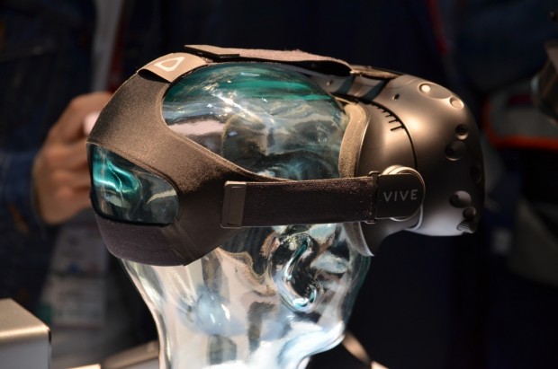 هدست واقعیت مجازی HTC Vive VR در ماه آپریل به قیمت ۷۹۹ دلار عرضه خواهد شد ۱