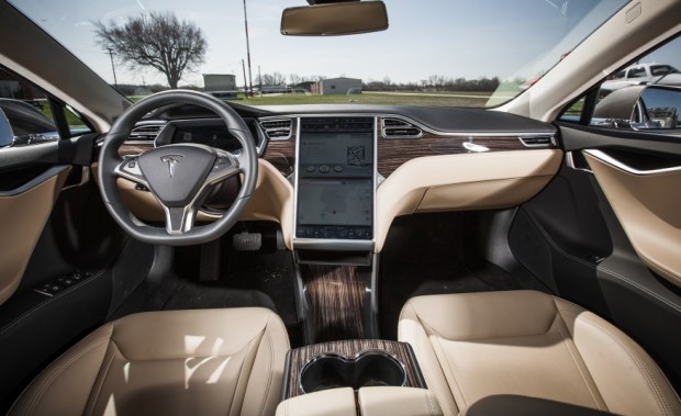 2015-Tesla-Model-S-70D-124-876x535