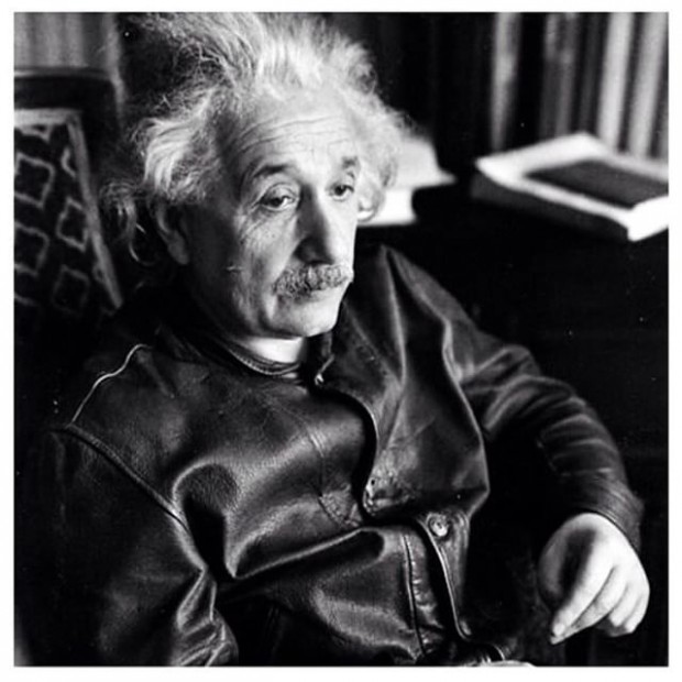 فروش ۱۵۰ هزار دلاری ژاکت چرمی که بوی آلبرت اینشتین را می‌دهد!
