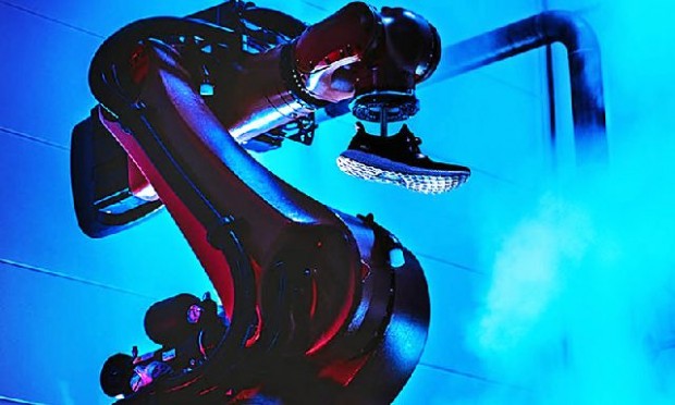 شعبه‌ی جدید کارخانه کفش آدیداس در کشور آمریکا تماما توسط ربات‌ها اداره می‌شود