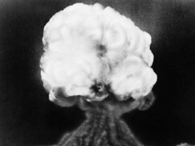اولین آزمایش بمب اتمی