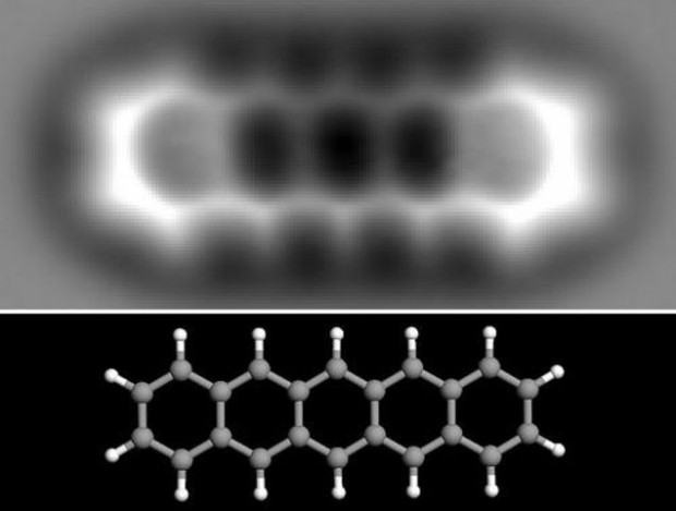 تصویر علمی اتصالات مولکولی در یک مولکول پنتاس