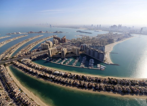 palm-island-jumeirah-the-smallest-island-welcomed-its-first-tenants-in-2007