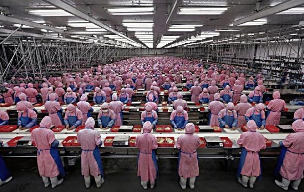 مزایای تولید آیفون در چین (1)