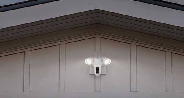 معرفی دوربین امنیتی Floodlight Cam مجهز به نورافکن‌های قدرتمند