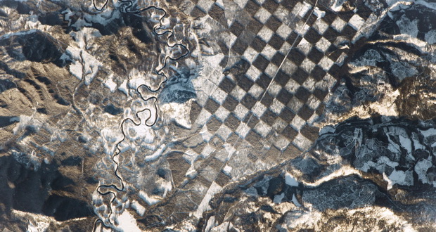 صفحه شطرنجی در سطح زمین