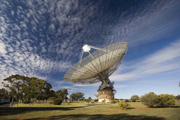 CSIRO_ScienceImage_7247_The_Radio_Telescope_at_Parkes