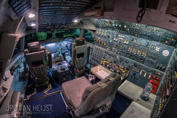 مجموعه‌ای چشم‌نواز از مناظر شگفت‌انگیز قابل‌مشاهده از داخل کابین خلبان یک بوئینگ 747