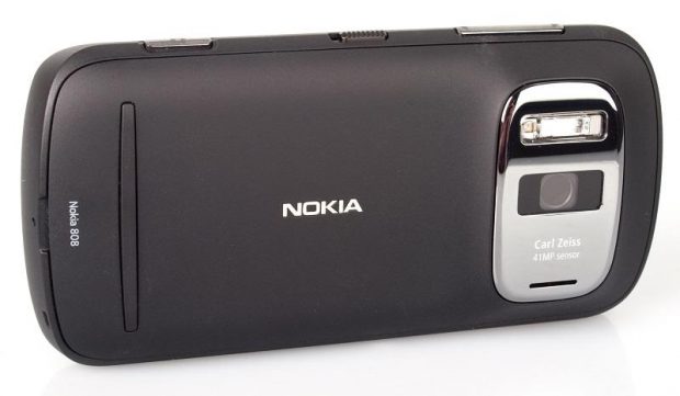 گوشی موبایل مجهز به دوربین دوگانه نوکیا