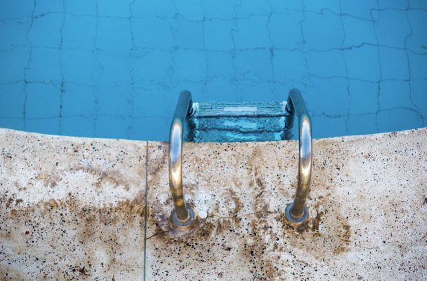 حقایقی شوکه کننده در مورد میزان ادرار در استخر های شنا که شاید نظر شما را در مورد آبتنی تغییر دهد!