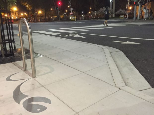 نقاشی سایه های ساختگی بر روی خیابان‌های کالیفرنیا و سردرگمی مردم!