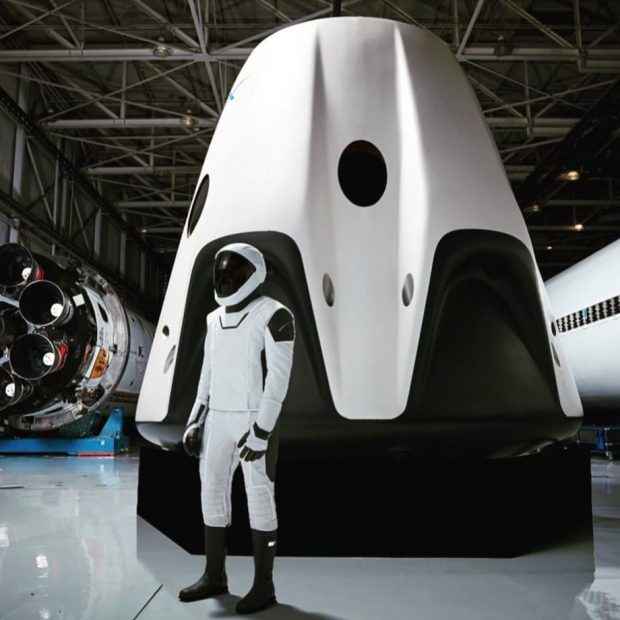 انتشار تصویری کامل از لباس فضایی SpaceX در حساب ایلان ماسک