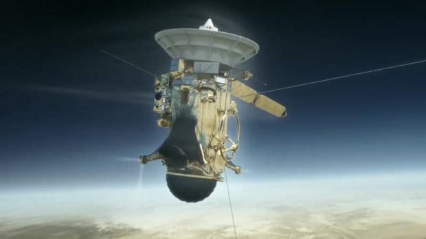 کشف عجیب فضاپیمای کاسینی در میان سایه‌های سیاره زحل