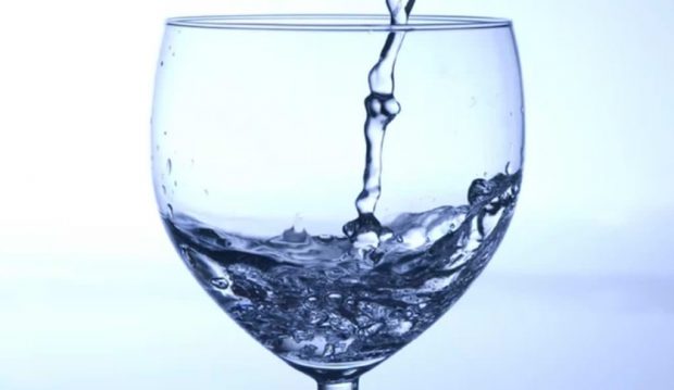 آب خالص ؛ اکسیر سلامتی با خواص فراوان یا حقه‌ای تبلیغاتی