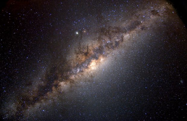 از برخورد کهکشان ما با یکی از کهکشان‌های همسایه، کدام یک جان سالم به در می‌برد؟!