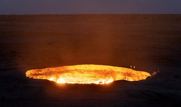 با دروازه جهنم ،‌ دهانه‌ای آتشین در وسط صحرا آشنا شوید! + ویدیو