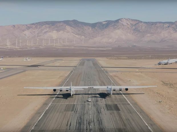 نگاهی به هواپیمای استراتولانچ (Stratolaunch)، بزرگترین هواپیمای جهان + ویدیو