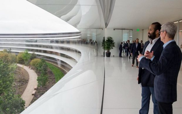 شاهزاده عربستان سعودی از ساختمان 5 میلیارد دلاری اپل پارک بازدید کرد
