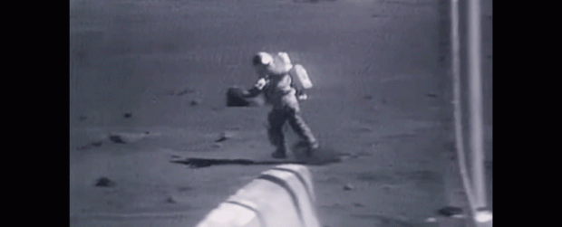 سکندری خوردن فضانوردان در کره ماه
