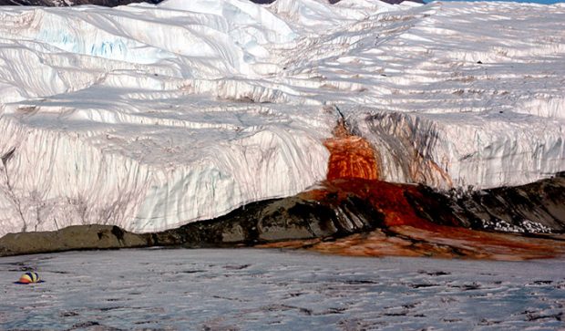 آبشار خونی در قطب جنوب