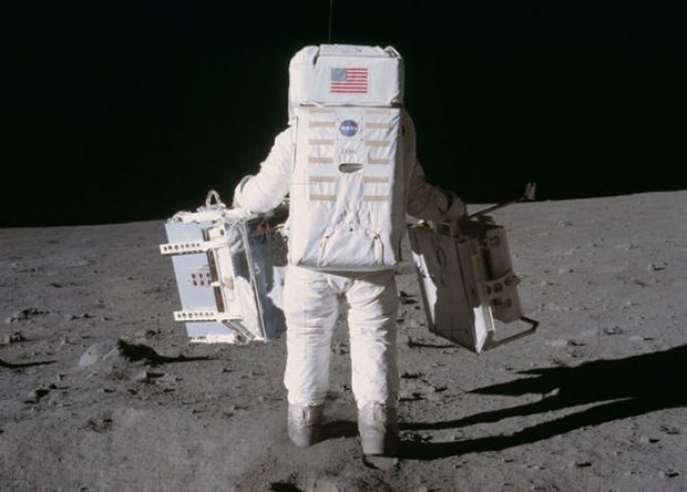 ردپای انسان روی ماه