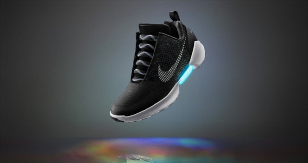 کتانی‌ HyperAdapt 1.0 نایکی که خودش را با سایز پا تطبیق می‌دهد