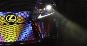 لکسوس آی اس با پوششی از ۴۲ هزار ال ای دی؛ رقص پرتوهای نور بر روی سوپر اسپرت رویایی!