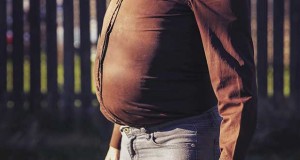 چرا مردان با افزایش وزن، دچار شکم های برآمده می‌شوند؟