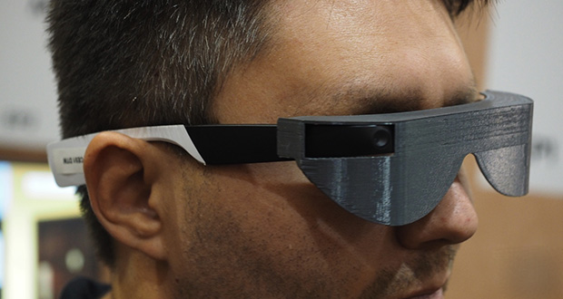 عینک هوشمند آیرا نابینایان را قادر به درک جهان اطراف می‌کند!