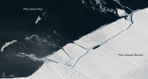 شکستگی تکه یخ 1.6 کیلومتری از توده یخ پاین آیلند در قطب جنوب