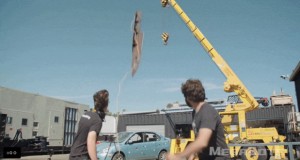 Megabots؛ تخریب خودرو سواری با یک چاقوی 220 کیلویی (ویدیو)