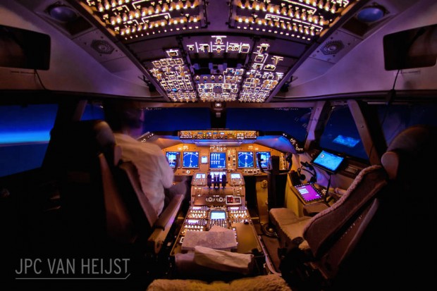 مجموعه‌ای چشم‌نواز از مناظر شگفت‌انگیز قابل‌مشاهده از داخل کابین خلبان یک بوئینگ 747