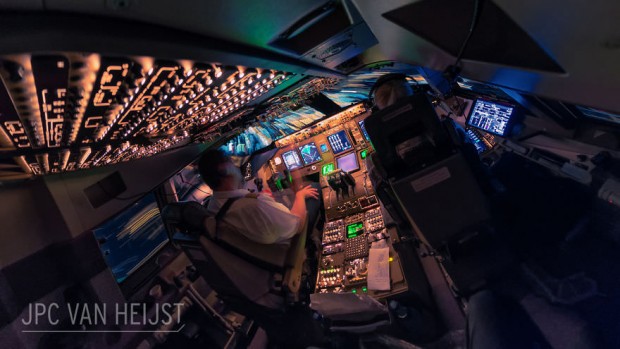 مجموعه‌ای چشم‌نواز از مناظر شگفت‌انگیز قابل‌مشاهده از داخل کابین خلبان یک بوئینگ 747