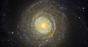 تلسکوپ فضایی هابل تصویری از کهکشان مارپیچی غیرمعمول NGC 6753 به ثبت رساند