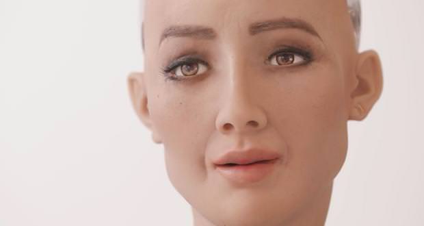 تمسخر ایده‌های ایلان ماسک در مورد AI توسط ربات انسان نمای سوفیا + ویدیو