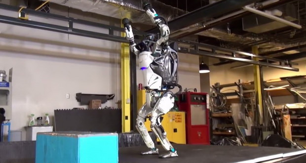ربات اطلس ؛‌ آدمکی خودکار با توانایی پشتک زدن و انجام حرکات آکروباتیک + ویدیو