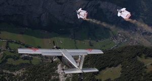 پرش از بالای کوه به درون هواپیما