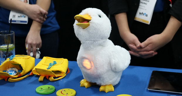 اردک رباتیک افلک (Aflac)؛ گجتی برای خوشحال کردن کودکان مبتلا به سرطان