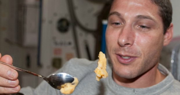 خوردن مدفوع بازیافت شده، روشی جدید برای زنده نگه‌داشتن فضانوردان