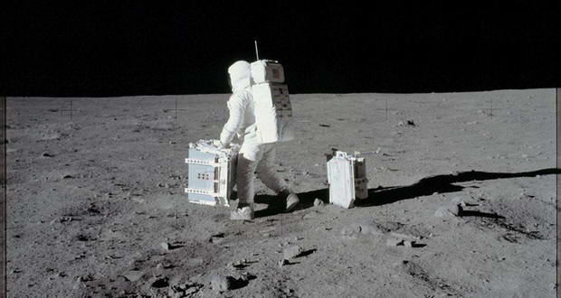 سکندری خوردن فضانوردان در کره ماه